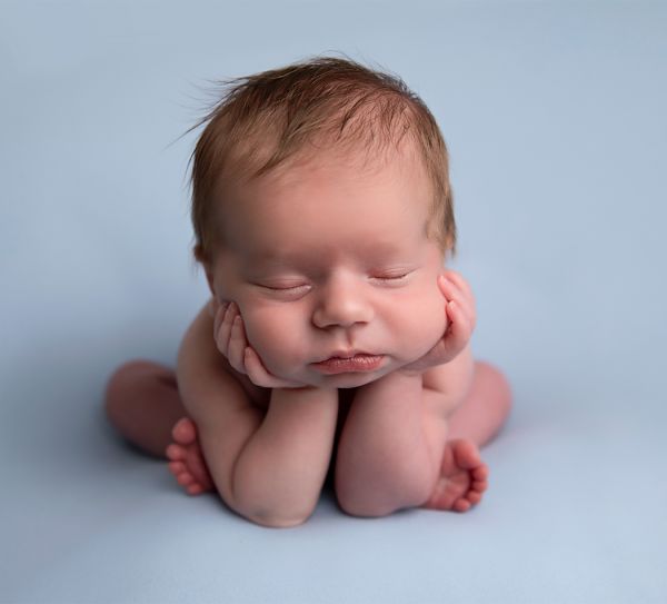 froggy pose at newborn photography session