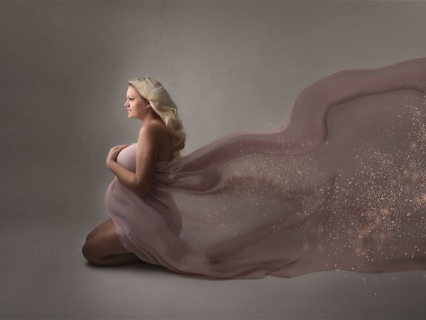 maternity photography session with pink theme