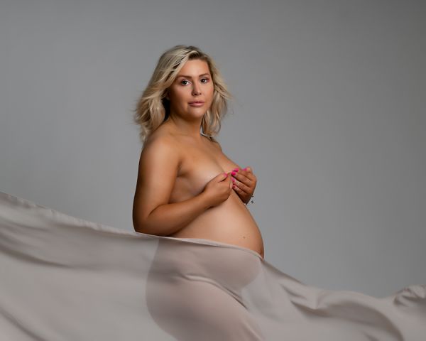 maternity photo shoot leeds